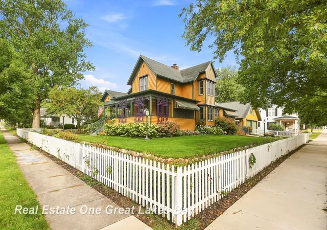 Photo 3 of Single family home for sale at 127 E North St, Ithaca, MI 48847 | MLS# 61050221462 | Listing updated on 2026-09-11
