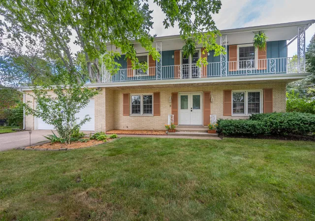 Photo 1 of Single family home for sale at 1885 Acorn Dr, Saint Joseph, MI 49085 | MLS# 69026048305 | Listing updated on 2026-10-01