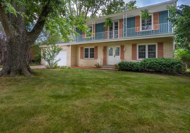 Photo 2 of Single family home for sale at 1885 Acorn Dr, Saint Joseph, MI 49085 | MLS# 69026048305 | Listing updated on 2026-10-01