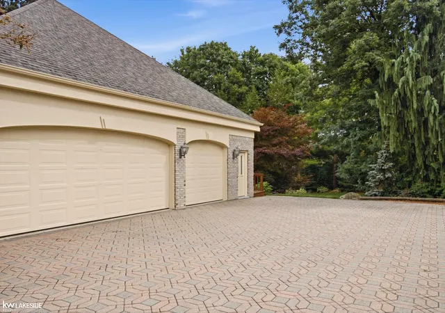 Photo 3 of Single family home for sale at 8804 Tournament Dr, Washington, MI 48094 | MLS# 58050221467 | Listing updated on 2026-09-15