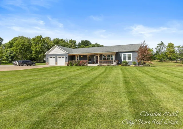 Photo 4 of Single family home for sale at 2908 Huddle Rd, Lake Odessa, MI 48849 | MLS# 65026048314 | Listing updated on 2026-09-18