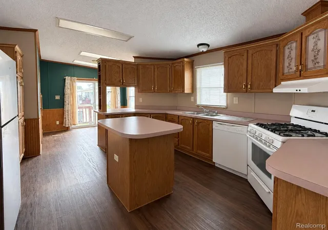 Photo 3 of Single family home for sale at 24654 Deer Crk Dr, Flat Rock, MI 48134 | MLS# 20261073283 | Listing updated on 2026-09-12