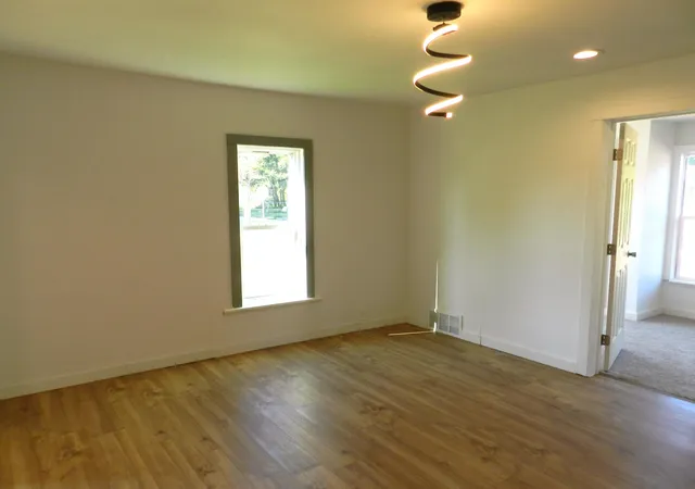 Photo 3 of Single family home for sale at 1097 Pearl St, Benton Harbor, MI 49022 | MLS# 69026048320 | Listing updated on 2026-09-11