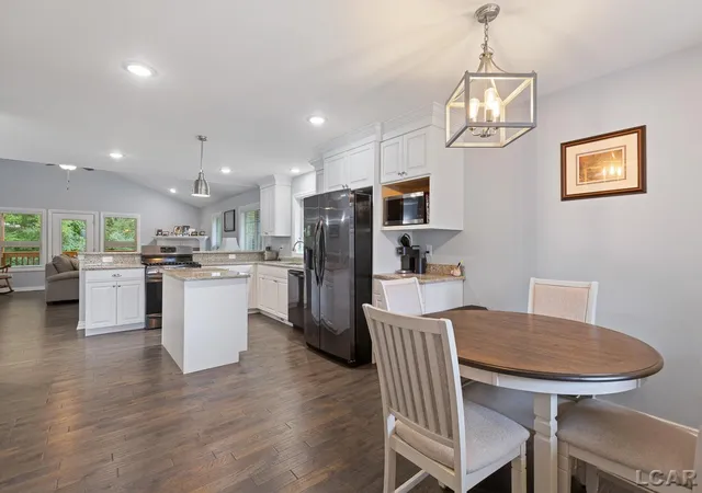 Listing Photo 5 - Condo for sale in building located at 830 War Bonnet Dr St, Tecumseh, MI 49286