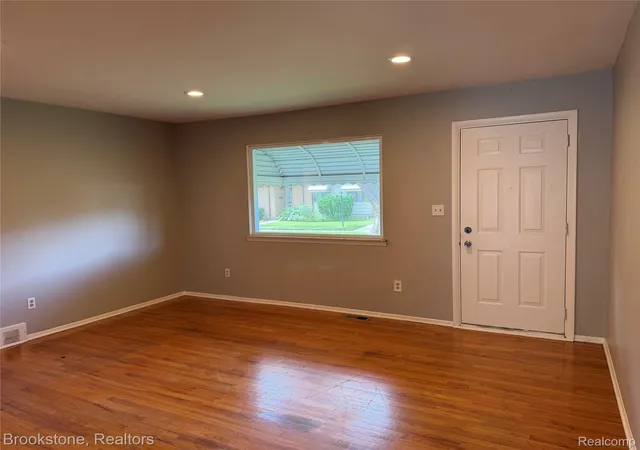 Photo 3 of Condo for sale at 8401 18 Mile Rd #241, Sterling Heights City Macomb, MI 48313 | MLS# 20261073286 | Listing updated on 2026-09-12