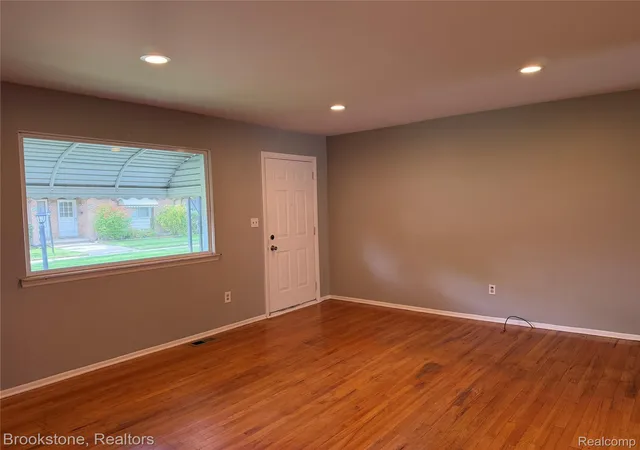 Photo 3 of Condo for sale at 8401 18 Mile Rd #241, Sterling Heights City Macomb, MI 48313 | MLS# 20261073286 | Listing updated on 2026-09-12