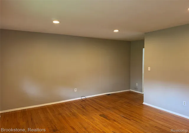 Photo 4 of Condo for sale at 8401 18 Mile Rd #241, Sterling Heights City Macomb, MI 48313 | MLS# 20261073286 | Listing updated on 2026-09-12