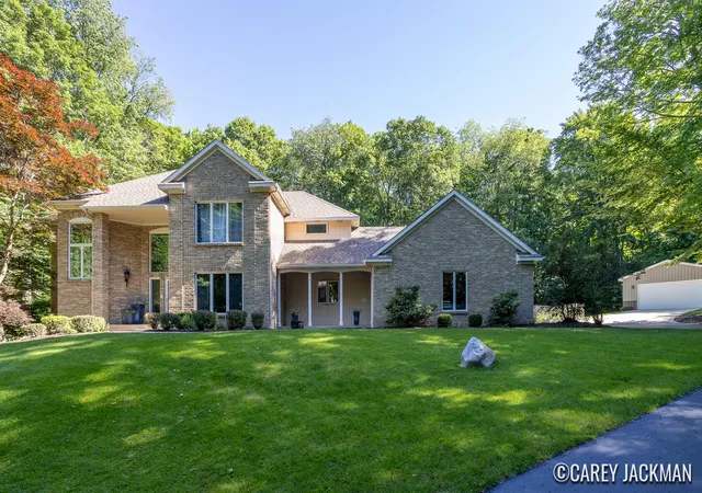 Photo 4 of Single family home for sale at 2111 Woodley Crk Ct NW, Comstock Park, MI 49321 | MLS# 65026048328 | Listing updated on 2026-09-17