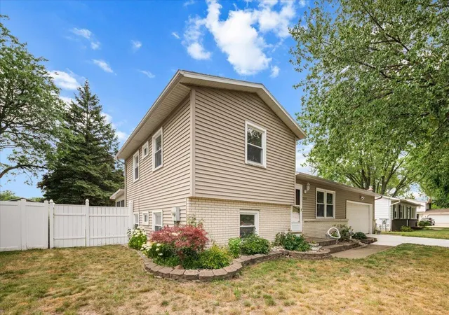 Photo 4 of Single family home for sale at 5077 Madison Ave SE, Grand Rapids, MI 49548 | MLS# 71026048331 | Listing updated on 2026-09-25