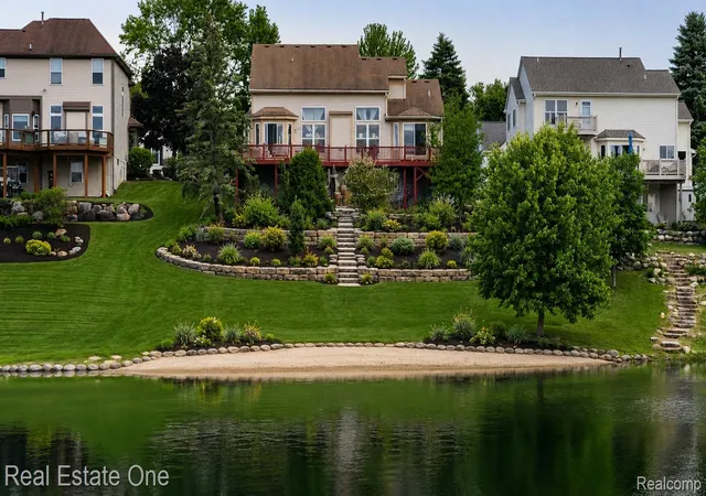 Photo 4 of Single family home for sale at 510 Boulder Lake Dr, Oxford, MI 48371 | MLS# 20261073297 | Listing updated on 2026-10-05