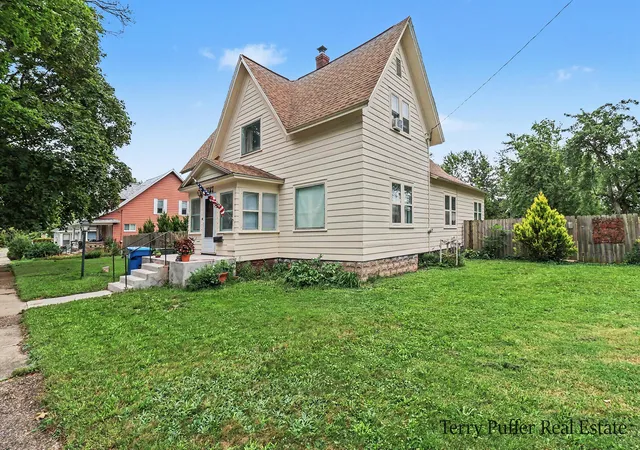 Photo 3 of Single family home for sale at 1187 Washington Ave, Muskegon, MI 49441 | MLS# 71026048338 | Listing updated on 2026-09-11