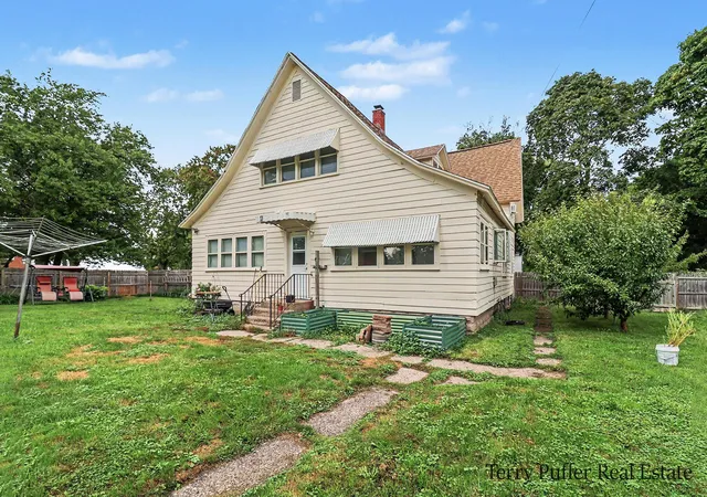 Photo 3 of Single family home for sale at 1187 Washington Ave, Muskegon, MI 49441 | MLS# 71026048338 | Listing updated on 2026-09-11