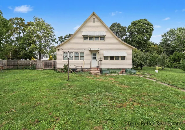 Photo 4 of Single family home for sale at 1187 Washington Ave, Muskegon, MI 49441 | MLS# 71026048338 | Listing updated on 2026-09-11