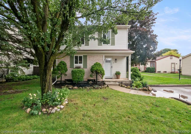 Photo 2 of Condo for sale at 2838 Roundtree Dr, Troy, MI 48083 | MLS# 20261073299 | Listing updated on 2026-09-15