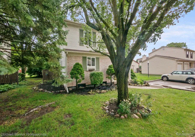 Photo 3 of Condo for sale at 2838 Roundtree Dr, Troy, MI 48083 | MLS# 20261073299 | Listing updated on 2026-09-15