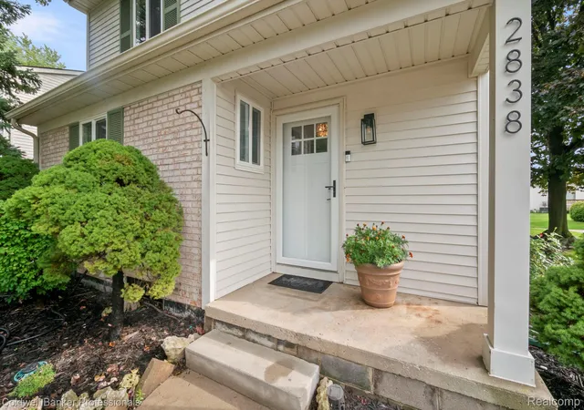 Photo 3 of Condo for sale at 2838 Roundtree Dr, Troy, MI 48083 | MLS# 20261073299 | Listing updated on 2026-10-25