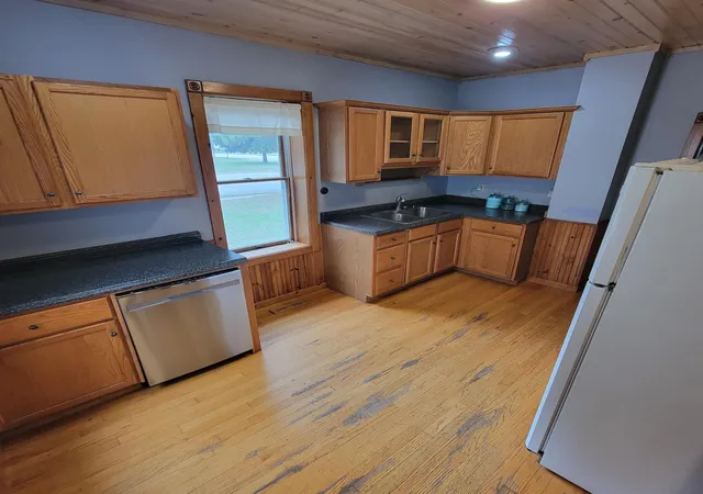Photo 4 of Single family home for sale at 8 E Barton St, Newaygo, MI 49337 | MLS# 65026048343 | Listing updated on 2026-09-17