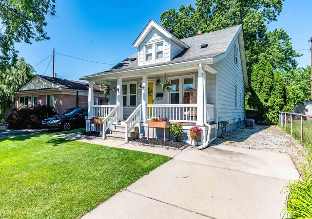 Photo 2 of Single family home for sale at 27547 Brinker St, Roseville, MI 48066 | MLS# 58050221478 | Listing updated on 2026-09-11