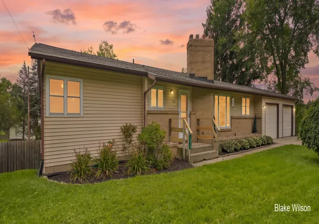 Photo 1 of Sale Pending at 1318 Forest Hl Ave Se, Grand Rapids, MI 49546 | MLS# 65026048345 | Listing updated on 2026-09-17