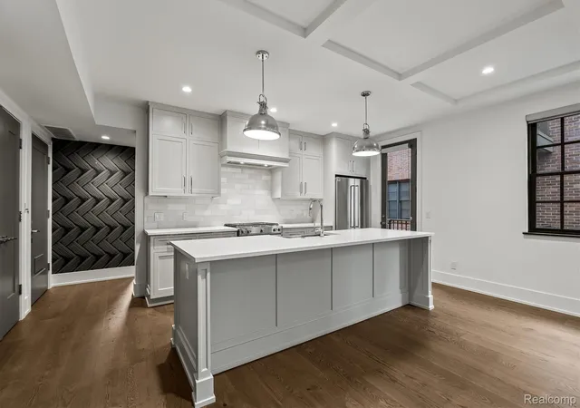 Photo 4 of Condo for sale at 932 W 11 Mile Rd, Royal Oak, MI 48067 | MLS# 20261073310 | Listing updated on 2026-10-21