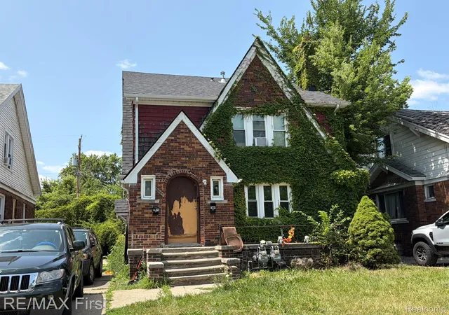 Listing Photo 3 - Condo for sale in building located at 5081 Somerset Ave, Detroit, MI 48224
