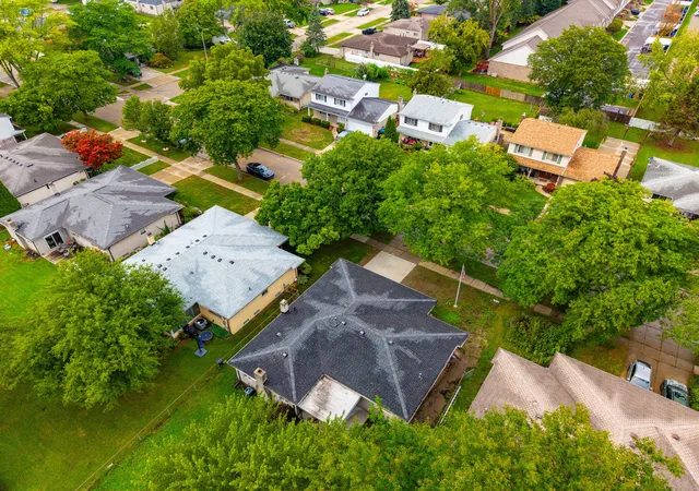 Photo 3 of Single family home for sale at 1810 Briarwood Dr, Madison Heights, MI 48071 | MLS# 81026048356 | Listing updated on 2026-09-11