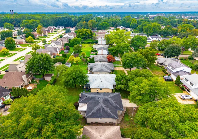 Photo 4 of Single family home for sale at 1810 Briarwood Dr, Madison Heights, MI 48071 | MLS# 81026048356 | Listing updated on 2026-09-11