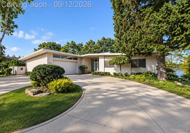 Photo 2 of Single family home for sale at 1879 Long Pointe Dr, Bloomfield Hills, MI 48302 | MLS# 20261073323 | Listing updated on 2026-09-12