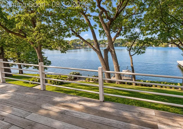 Photo 4 of Single family home for sale at 1879 Long Pointe Dr, Bloomfield Hills, MI 48302 | MLS# 20261073323 | Listing updated on 2026-09-12