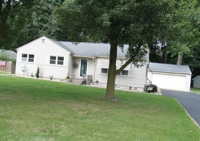 Photo 1 of Single family home for sale at 1416 Larrys Dr, Jackson, MI 49203 | MLS# 55026048363 | Listing updated on 2026-09-17