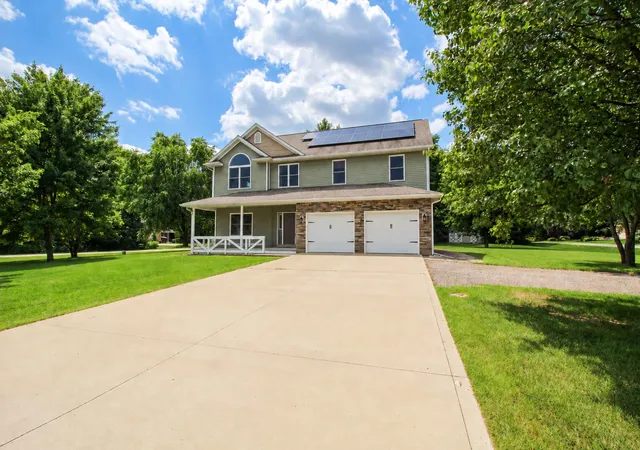 Photo 3 of Single family home for sale at 56056 Truman Dr, Three Rivers, MI 49093 | MLS# 68026048362 | Listing updated on 2026-09-11