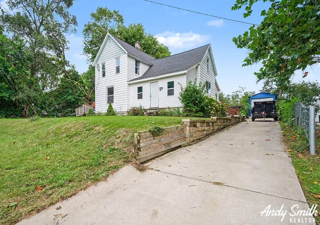 Photo 2 of Single family home for sale at 2230 Hoyle Ave Nw, Grand Rapids, MI 49544 | MLS# 65026048361 | Listing updated on 2026-09-11