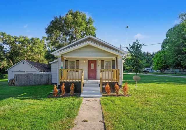 Photo 2 of Single family home for sale at 502 E Hazel St, Saint Louis, MI 48880 | MLS# 79080073434 | Listing updated on 2026-10-08