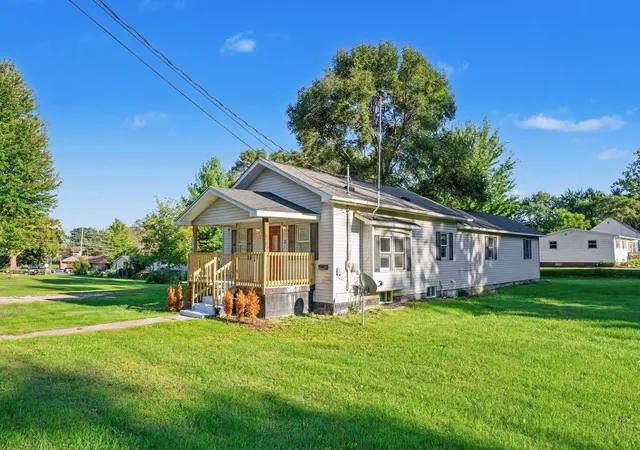 Photo 3 of Single family home for sale at 502 E Hazel St, Saint Louis, MI 48880 | MLS# 79080073434 | Listing updated on 2026-10-08