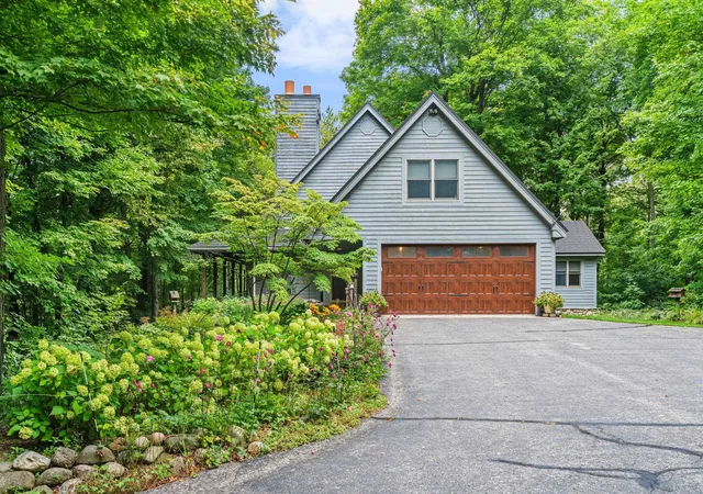 Photo 1 of Single family home for sale at 3285 S E Torch Lake Dr, Bellaire, MI 49615 | MLS# 78080073436 | Listing updated on 2026-09-15