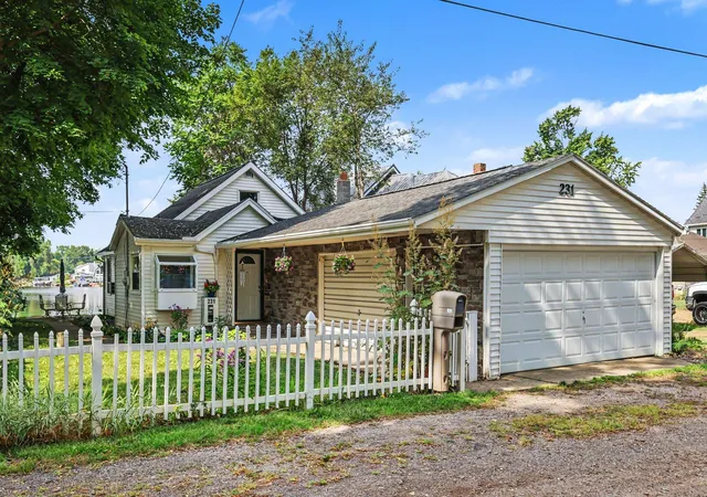 Photo 3 of Single family home for sale at 231 N Lakeside Dr, Michigan Center, MI 49254 | MLS# 55026048371 | Listing updated on 2026-09-20