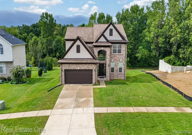 Photo 1 of Single family home for sale at 1307 Park Ridge Pointe, Grand Blanc, MI 48439 | MLS# 20261073338 | Listing updated on 2026-09-12