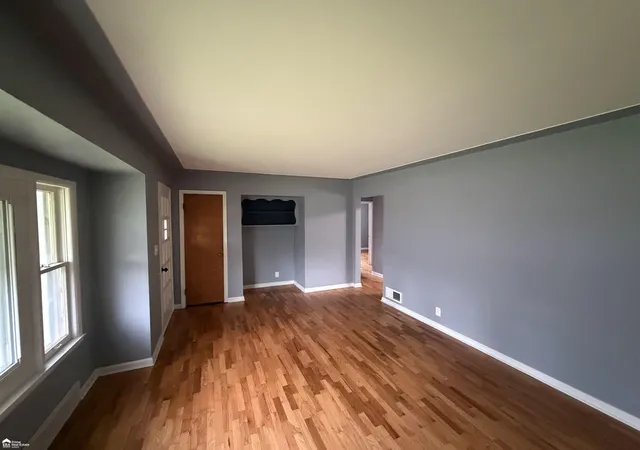 Photo 4 of Single family home for sale at 3513 Yale St, Flint, MI 48503 | MLS# 5050221485 | Listing updated on 2026-09-11
