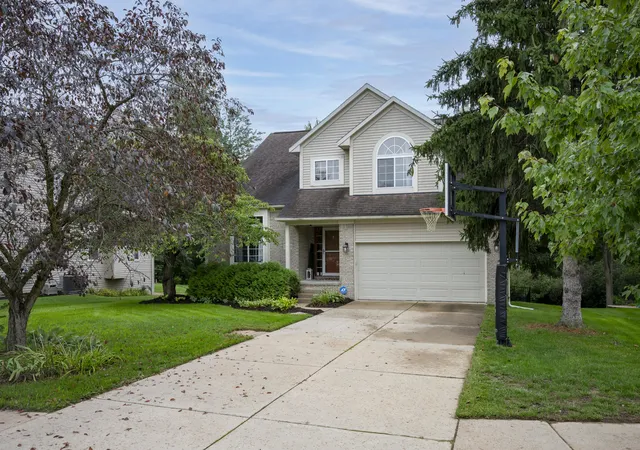Photo 1 of Single family home for sale at 7403 Pine Crk Trl, Waterford, MI 48327 | MLS# 81026048378 | Listing updated on 2026-09-11