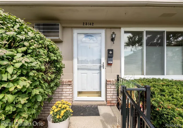 Photo 4 of Condo for sale at 24142 Franklin Ter #8, South Lyon, MI 48178 | MLS# 20261073347 | Listing updated on 2026-09-14