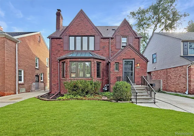 Photo 3 of Single family home for sale at 312 Mckinley Ave, Grosse Pointe Farms, MI 48236 | MLS# 20261073346 | Listing updated on 2026-10-13