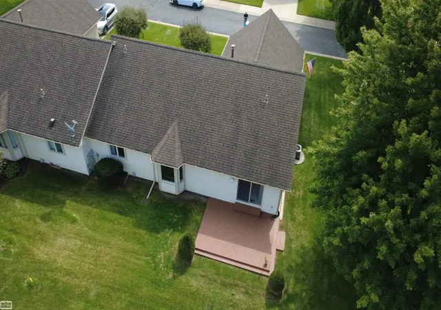 Listing Photo 5 - Condo for sale in building located at 34899 Pheasant Ridge Ridge, Richmond, MI 48062