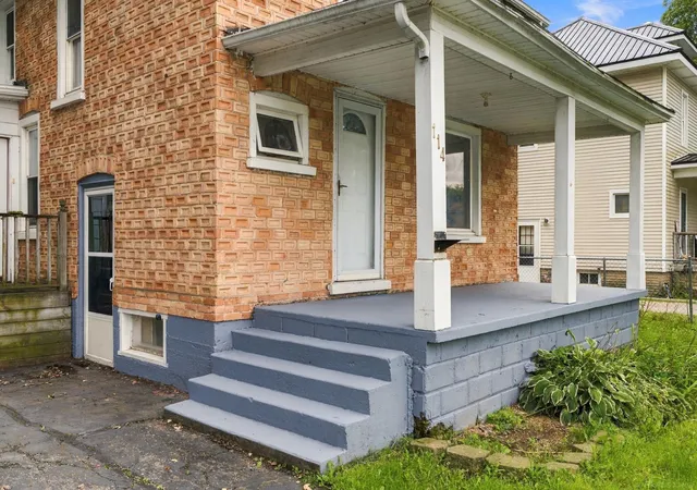 Photo 3 of Single family home for sale at 114 Ward St, Croswell, MI 48422 | MLS# 58050221489 | Listing updated on 2026-09-11