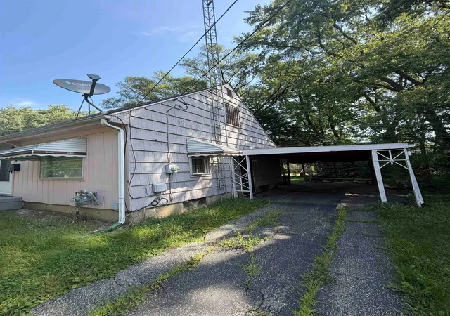 Photo 3 of Single family home for sale at 4102 Lawndale Ave, Flint, MI 48504 | MLS# 5050221490 | Listing updated on 2026-09-11