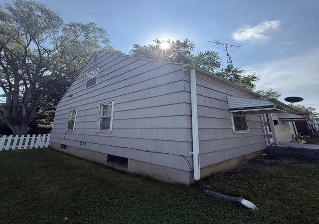 Photo 3 of Single family home for sale at 4102 Lawndale Ave, Flint, MI 48504 | MLS# 5050221490 | Listing updated on 2026-09-11