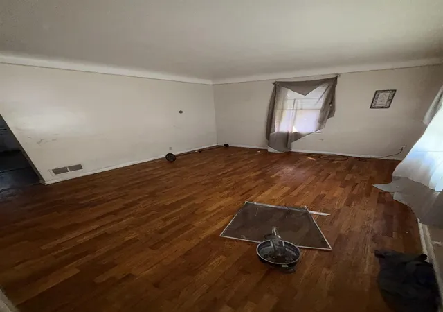 Photo 4 of Single family home for sale at 4102 Lawndale Ave, Flint, MI 48504 | MLS# 5050221490 | Listing updated on 2026-09-11
