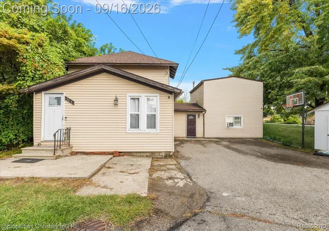 Photo 1 of Single family home for sale at 2189 Willow Beach St, Keego Harbor, MI 48320 | MLS# 20261073364 | Listing updated on 2026-09-16