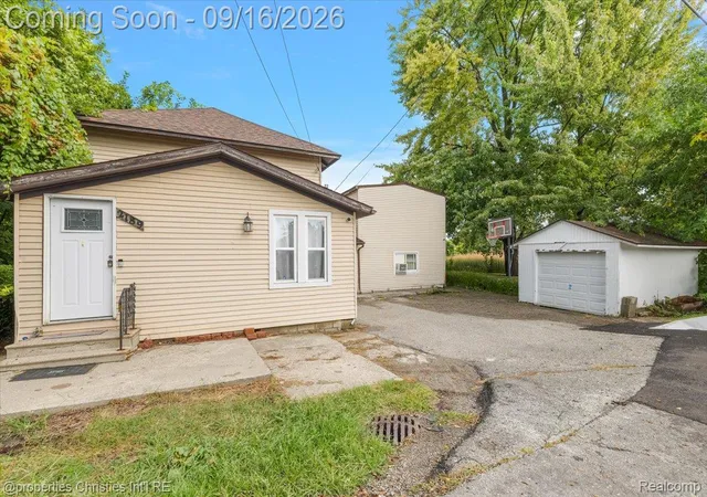 Photo 2 of Single family home for sale at 2189 Willow Beach St, Keego Harbor, MI 48320 | MLS# 20261073364 | Listing updated on 2026-09-16
