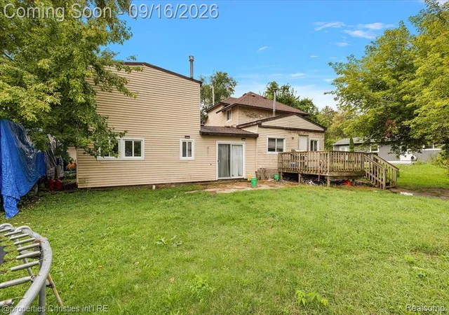 Photo 4 of Single family home for sale at 2189 Willow Beach St, Keego Harbor, MI 48320 | MLS# 20261073364 | Listing updated on 2026-09-16