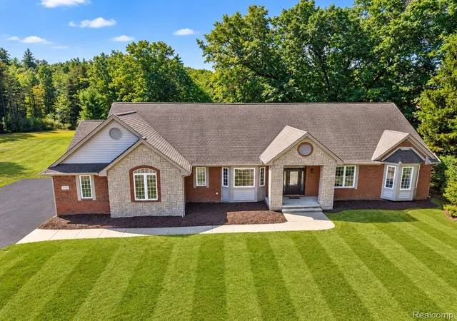 Photo 1 of Single family home for sale at 372 Hunters Ridge Dr, Ortonville, MI 48462 | MLS# 20261073365 | Listing updated on 2026-09-16